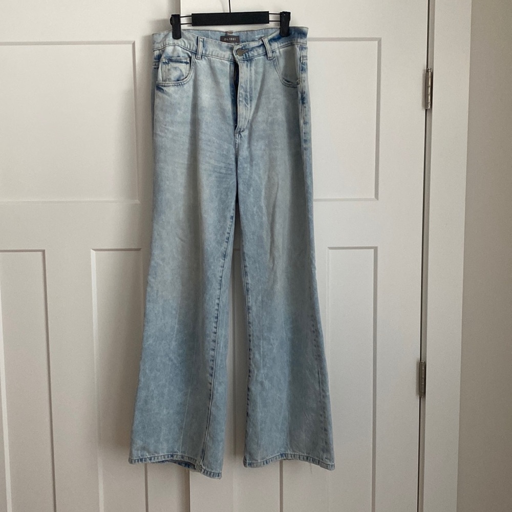 DL1961 Hepburn High Rise Jeans in Jetstream (color) size 29.